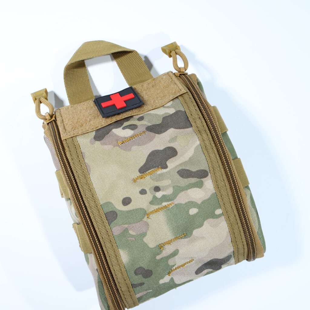 Sezione verso l'alto della borsa di pronto soccorso in nylon compatto (4)