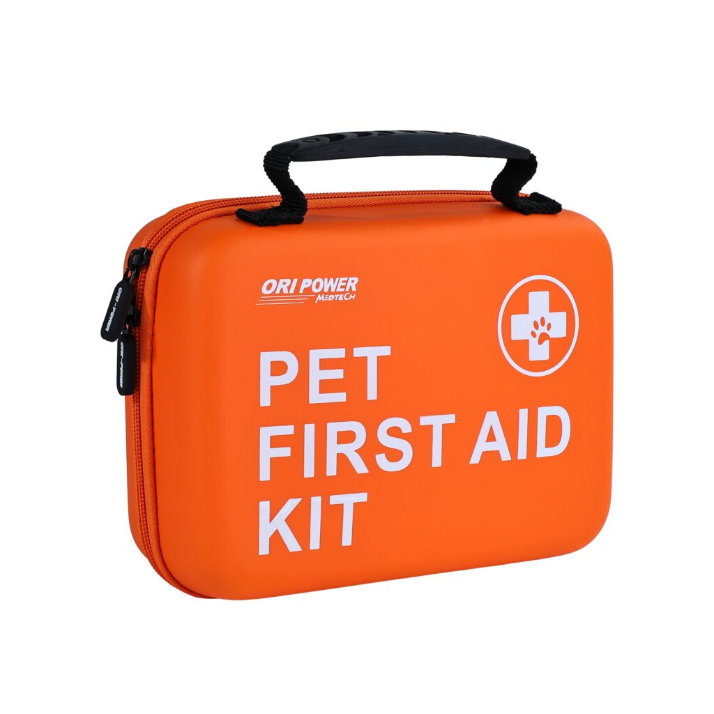 Dimostrazione della faccia anteriore del kit completo di emergenza per animali domestici